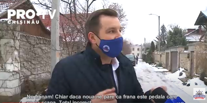 Sfaturi pentru a conduce pe drum lunecos