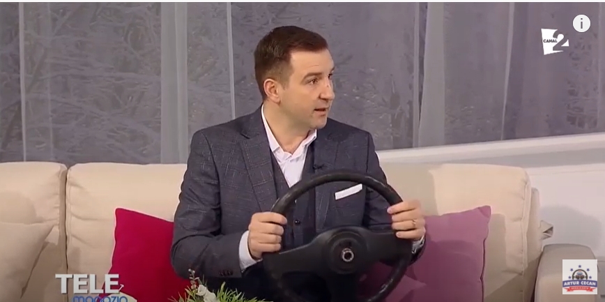 Poziția corectă a mâinilor pe volan